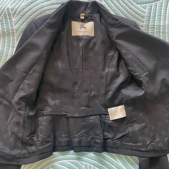 Size 4 Like New Authentic Burberry Blazer - Picture 7 of 17